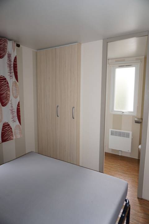 Chambre parentale du mobil home d'occasion 3ch - 2sdb IRM Hacienda 2011