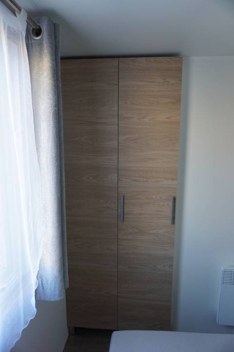 Placard de la chambre parentale du mobil home d'occasion 3ch IRM Aventura 2018