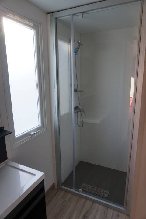Salle d'eau du Mobil Homme neuf 2ch o'hara 844 année 2020