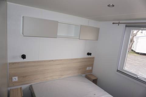 Chambre parentale du mobil home neuf 2ch IRM azalée 2021