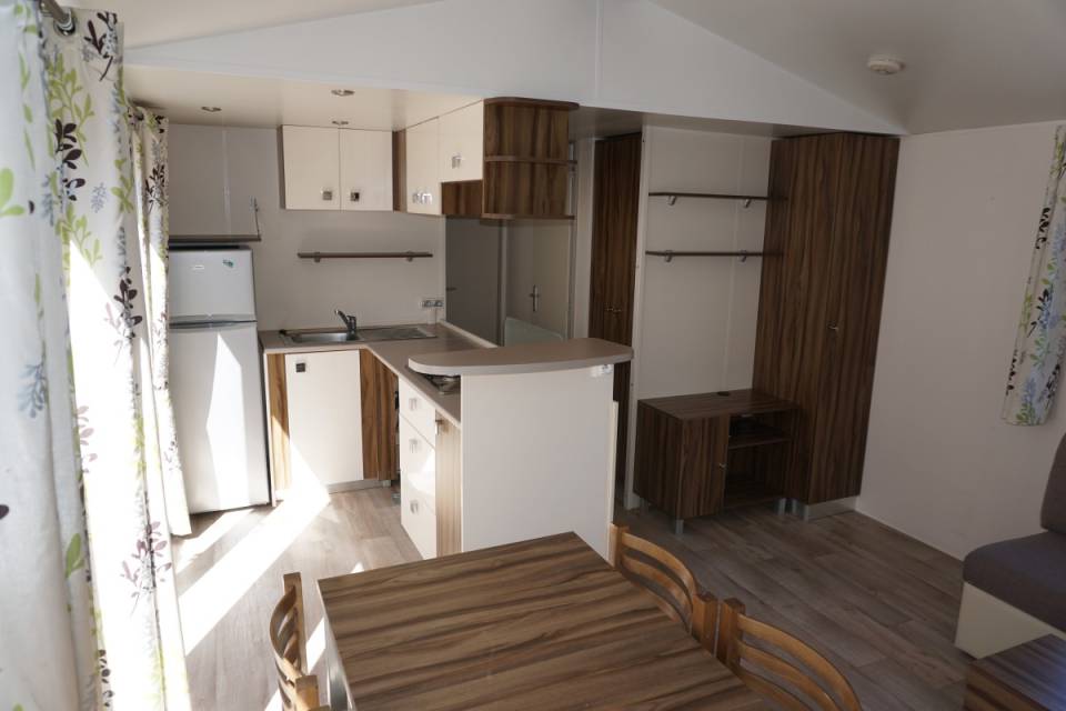 Pièce à vivre du mobil home 3 chambres d'occasion IRM Luminosa
