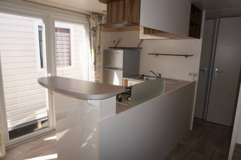 Cuisine ouverte du mobil home 3 chambres d'occasion IRM Luminosa