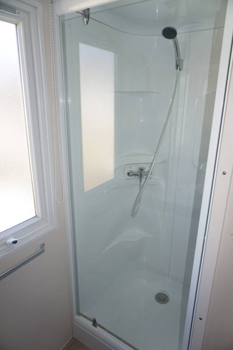 Cabine de douche du mobil home 3 chambres d'occasion IRM Luminosa