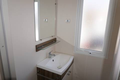 Salle d'eau du mobil home d'occasion 2 chambres IRM Merveilla
