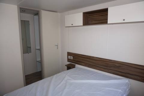 Chambre parentale du mobil home d'occasion 2 chambres IRM Merveilla