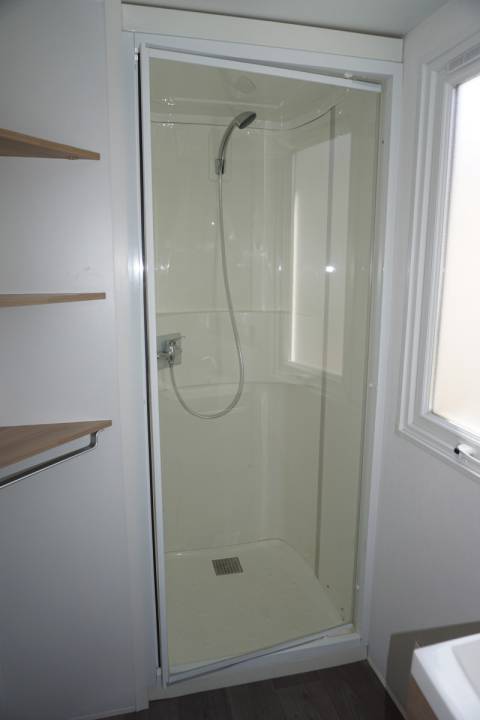 Cabine de douche du mobil home IRM Eleganzia année 2014