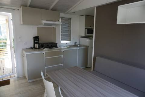 Cuisine du mobil home d'occasion sur parcelle en camping IRM Super Mercure 2 chambres