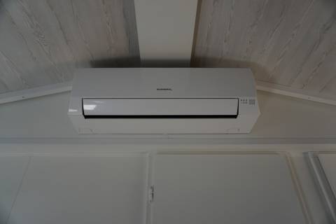 Climatisation du mobil home d'occasion sur parcelle en camping IRM Super Mercure 2 chambres