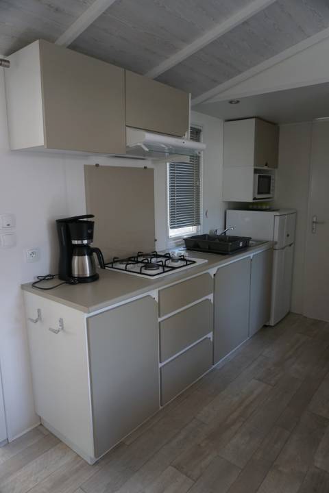 Cuisine du mobil home d'occasion sur parcelle en camping IRM Super Mercure 2 chambres