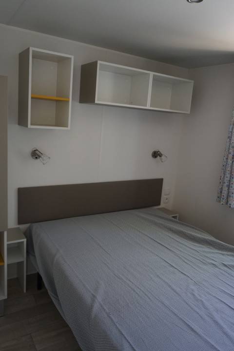 Chambre parentale du mobil home d'occasion sur parcelle en camping IRM Super Mercure 2 chambres
