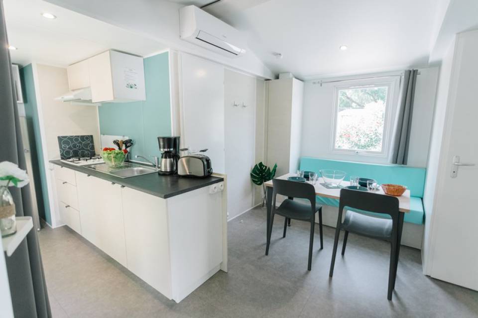Intérieur du mobil home d'occasion IRM Super Mercure Riviera 2019 2 chambres sur parcelle en