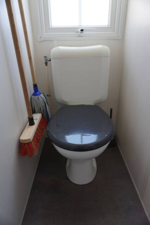 WC du mobil home d'occasion 3 chambres O'HARA 784 installé en camping