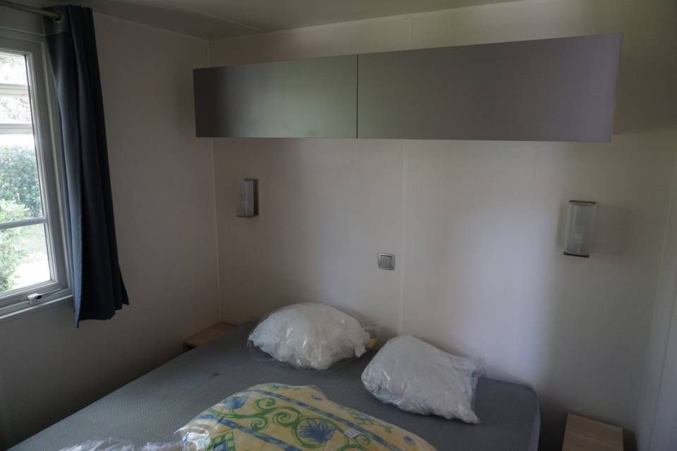 Chambre parentale du mobil home d'occasion 3 chambres O'HARA 884 sur parcelle en camping