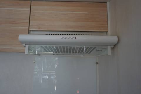 Hotte aspirante du mobil home d'occasion 3 chambres O'HARA 884 sur parcelle en camping
