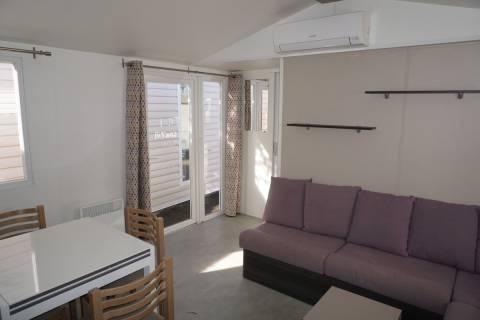 Pièce à vivre du mobil home d'occasion 2 chambres IRM ELEGANZIA 2018