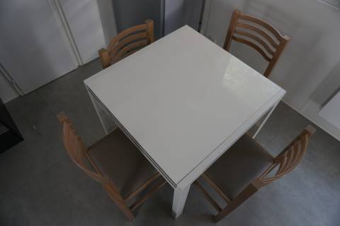 Table à manger du mobil home d'occasion 2 chambres IRM ELEGANZIA 2018