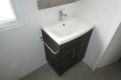 Meuble vasque de la salle d'eau du mobil home d'occasion 2 chambres IRM ELEGANZIA 2018