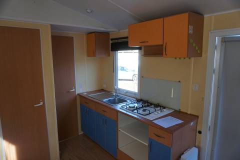 Cuisine du mobil home d'occasion 2 chambres IRM SUPER TITANIA 2003