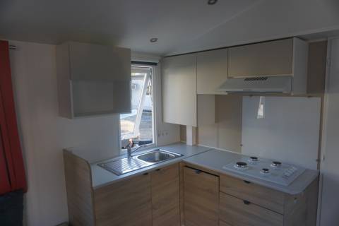 Cuisine du mobil home neuf 2 chambres IRM Azalée 2021