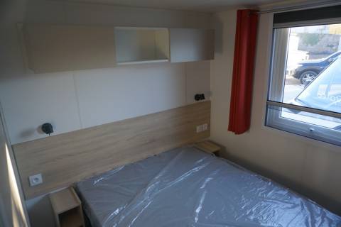 Chambre parentale du mobil home neuf 2 chambres IRM Azalée 2021