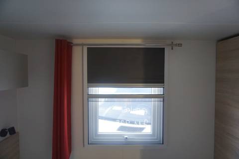 Fenêtre du mobil home neuf 2 chambres IRM Azalée 2021