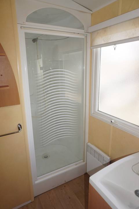 Cabine de douche du mobil home occasion 2 chambres IRM Super Titania Confort 2004