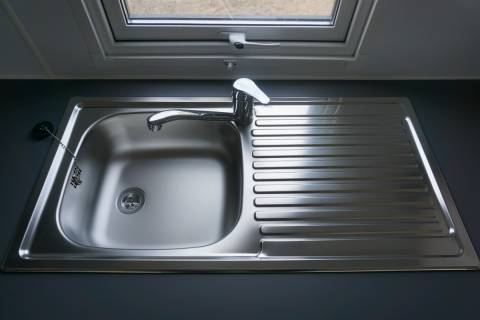 évier inox du mobil home neuf 2 chambres TRIGANO Evo 35 2022