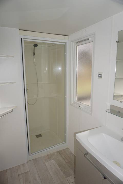 douche du mobil home d’occasion 2ch irm riviera suite 2016