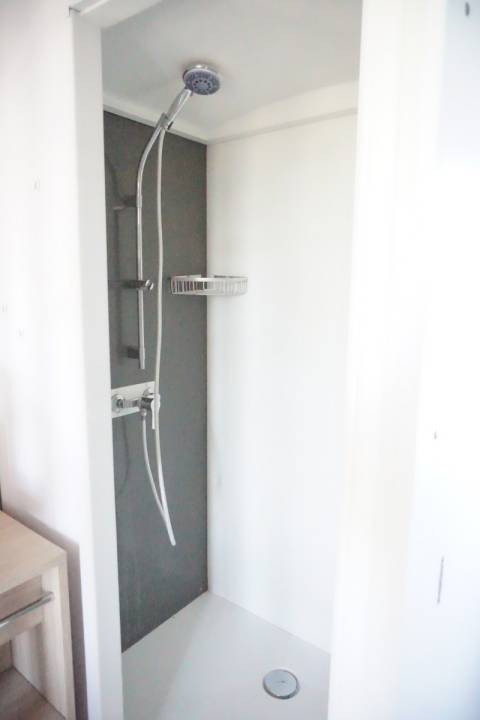 Douche de la salle de bain parentale du mobil home d'occasion LOUISIANE TAOS F5 2018