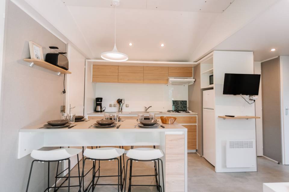 Pièce à vivre du mobil home d'occasion en camping 4 étoiles : O'HARA 884 2018 3