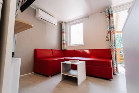 Pièce à vivre du mobil home d'occasion en camping 4 étoiles : O'HARA 884 2018 3