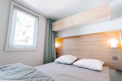 Chambre parentale du moibil home d'occasion en camping 4 étoiles : O'HARA 884 2018 3 chambres