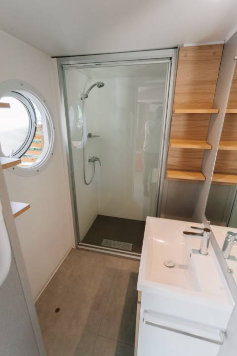 Salle de bain du mobl home d'occasion en camping 4 étoiles : O'HARA 884 2018 3 chambres