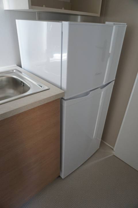 Réfrigérateur congélateur du mobil home neuf IRM Super Mercure 2022 sur parcell