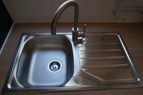 évier inox du mobil home neuf sur parcelle : LOUISIANE Savanah 2021 2 chambres