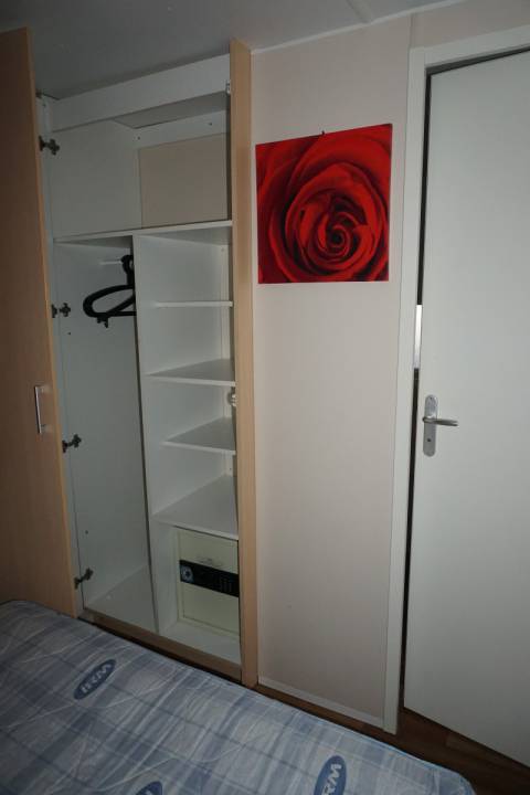Placard chambre parentale du mobil home d'occasion IRM Super Octalia 3 chambres