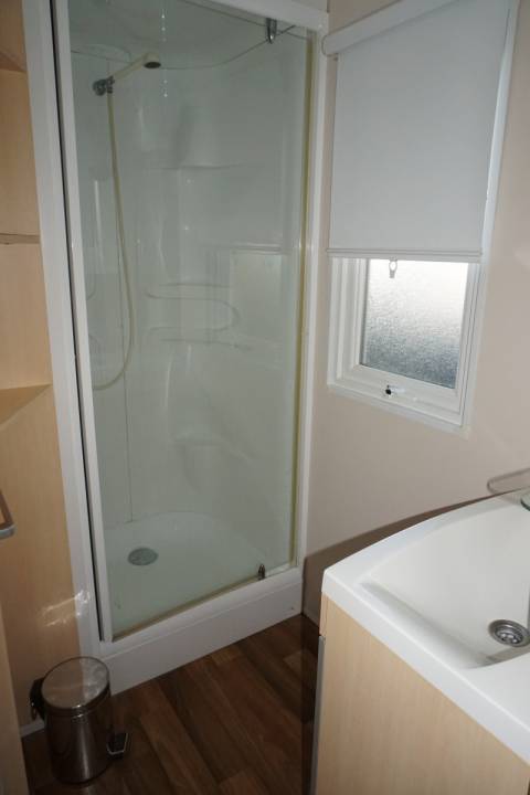 Salle d'eau du mobil home d'occasion IRM Super Octalia 3 chambres