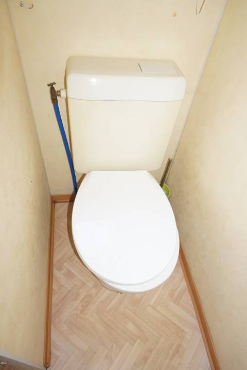 WC indépendant du mobil home d'occasion IRM Pluton 1999