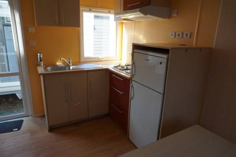 Coin cuisine du mobil home d'occasion 2 chambres IRM Super Venus 2005