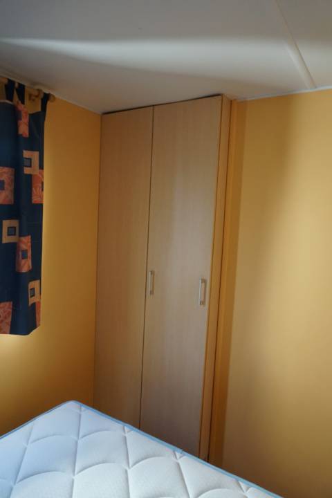 Placard chambre parentale du mobil home d'occasion 2 chambres IRM Super Venus 2005