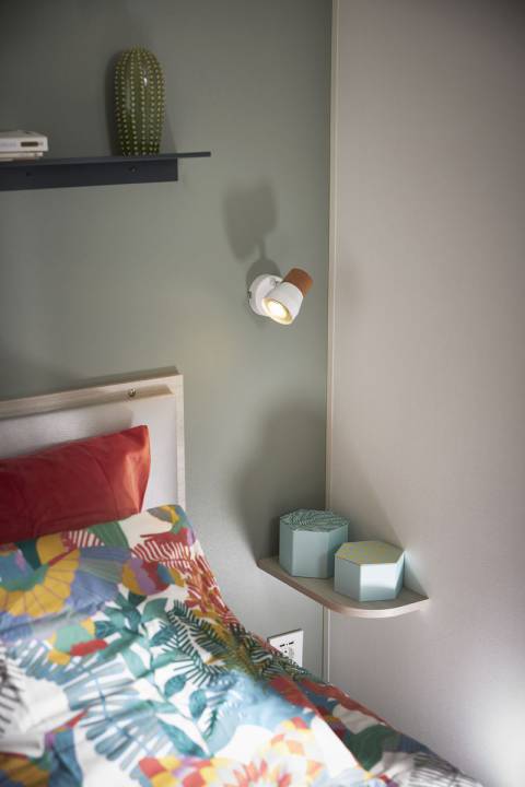 Tablette de nuit e la chambre parentale du mobil home neuf TRIGANO Evo 35 2021 2 chambres