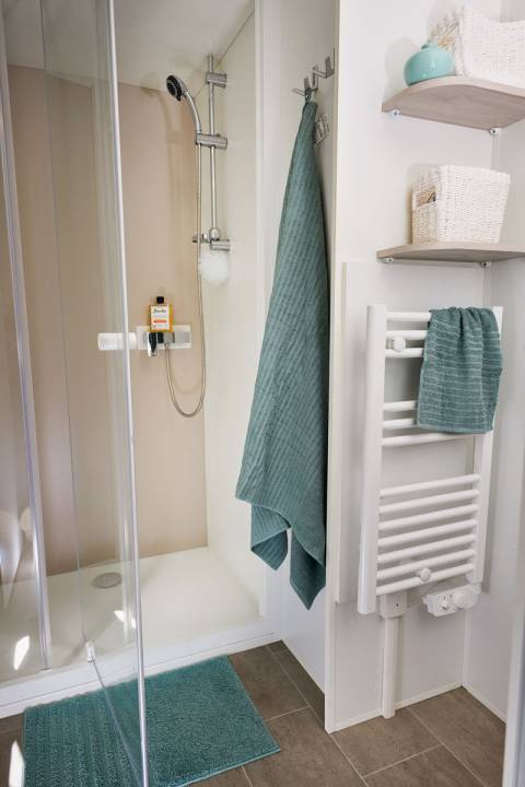 Salle d'eau du mobil home neuf TRIGANO Evo 35 2021 2 chambres et 2 salles d'eau