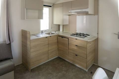 Cuisine du mobil home neuf 2 chambres IRM Azalée