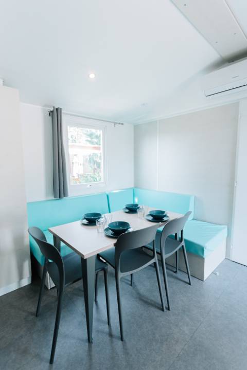 Espace repas du mobil home occasion 3 chambres IRM Super Titania 3