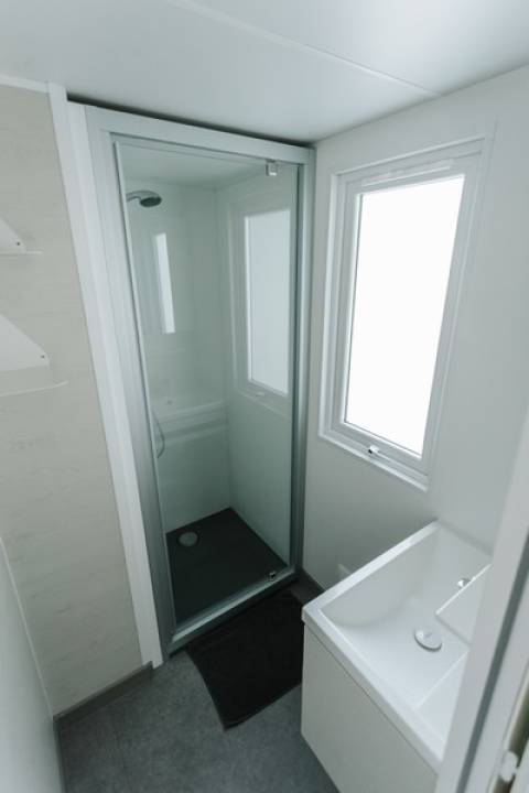 Salle d'eau du mobil home occasion 2 chambres IRM Super Mercure Riviera