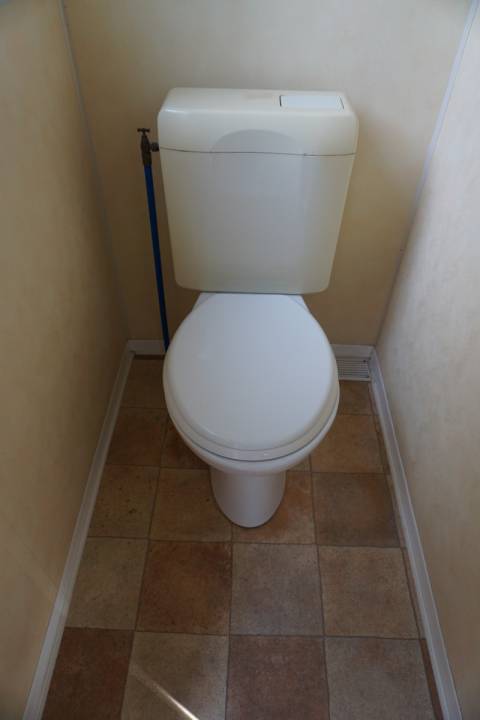 Toilette du mobil home occasion 3 chambres IRM Super Altair 2002