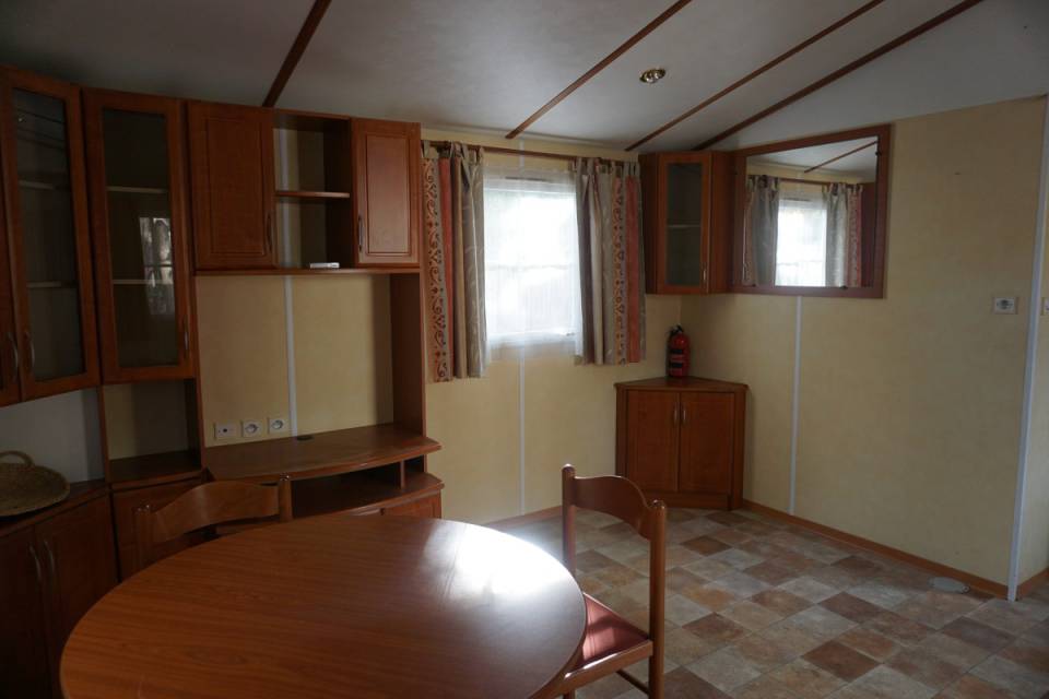 Pièce à vivre du mobil home panoramique occasion 2 chambres IRM Saphir 2002
