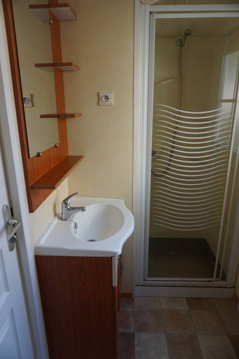 Salle de bain du mobil home panoramique occasion 2 chambres IRM Saphir 2002