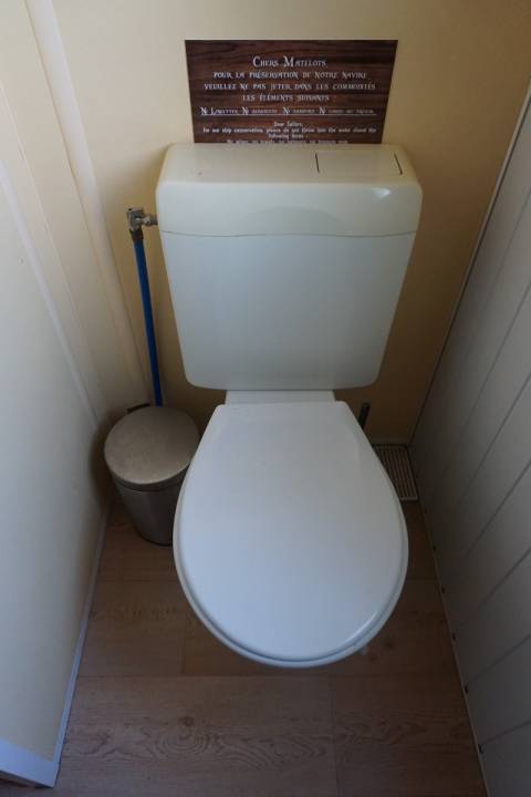 WC du mobil home occasion 2 chambres IRM Super Mercure Provence 2003
