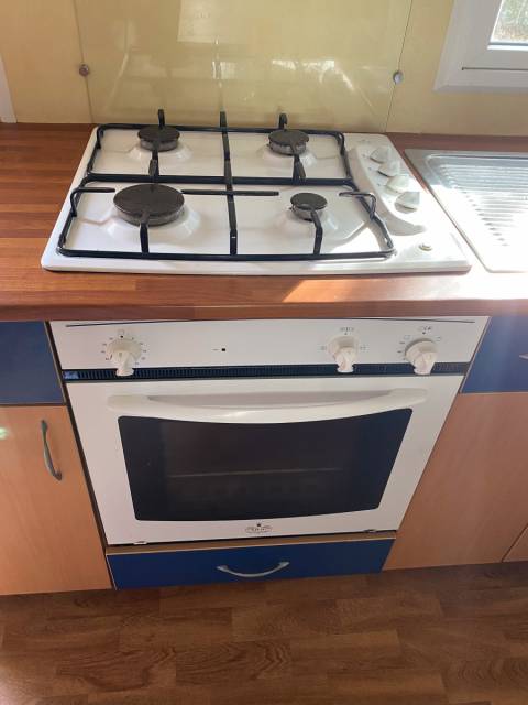 Plaque de cuisson et four du mobil home occasion 2 chambres IRM Super Mercure 2002